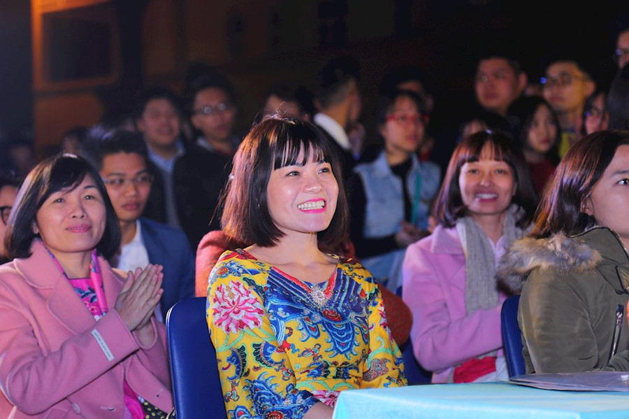 Cô Nguyễn Thị Nhiếp: Hiệu trưởng hãy tận dụng các hoạt động giáo dục của nhà trường để tổ chức và thực hiện công tác bồi dưỡng, nhen lửa nhiệt huyết cho đội ngũ GV Cô Nguyễn Thị Nhiếp: Hiệu trưởng hãy tận dụng các hoạt động giáo dục của nhà trường để tổ chức và thực hiện công tác bồi dưỡng, nhen lửa nhiệt huyết cho đội ngũ GV