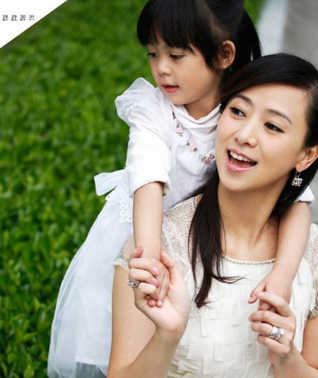Nữ hoàng phim cấp 3 Hồng Kông U50 vẫn đẹp rạng ngời Nu hoang phim cap 3 Hong Kong U50 van dep rang ngoi