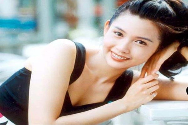 Chồng đại gia của các mỹ nhân Hong Kong ảnh 9 Sau khi chia tay đạo diễn Vương Tinh, năm 1999 Khưu Thục Trinh bất ngờ kết hôn với Chủ tịch Hội đồng quản trị Tập đoàn thời trang IT - Thẩm Gia Vỹ