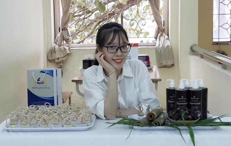 Trưởng nhóm Nguyễn Thị Thúy Hòa. Trưởng nhóm Nguyễn Thị Thúy Hòa.