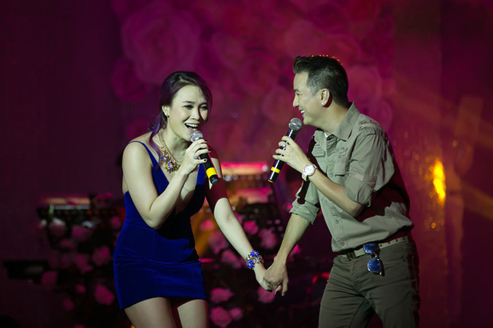 Mỹ Tâm diện váy xẻ ngực sâu, được Đàm Vĩnh Hưng "cầu hôn" trên sân khấu