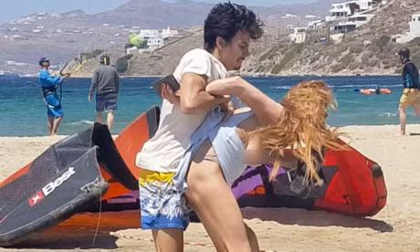 Them loat anh gay choang ve viec Lindsay Lohan bi hon phu giau co bao hanh ngay bai bien - Anh 1