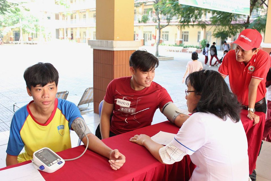 Cựu học sinh của trường tham gia ngày hội Hiến máu