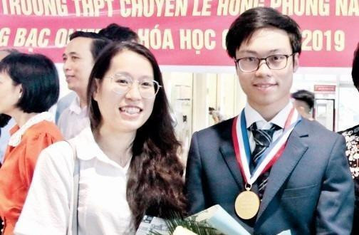 Cô giáo chuyên dạy đội tuyển