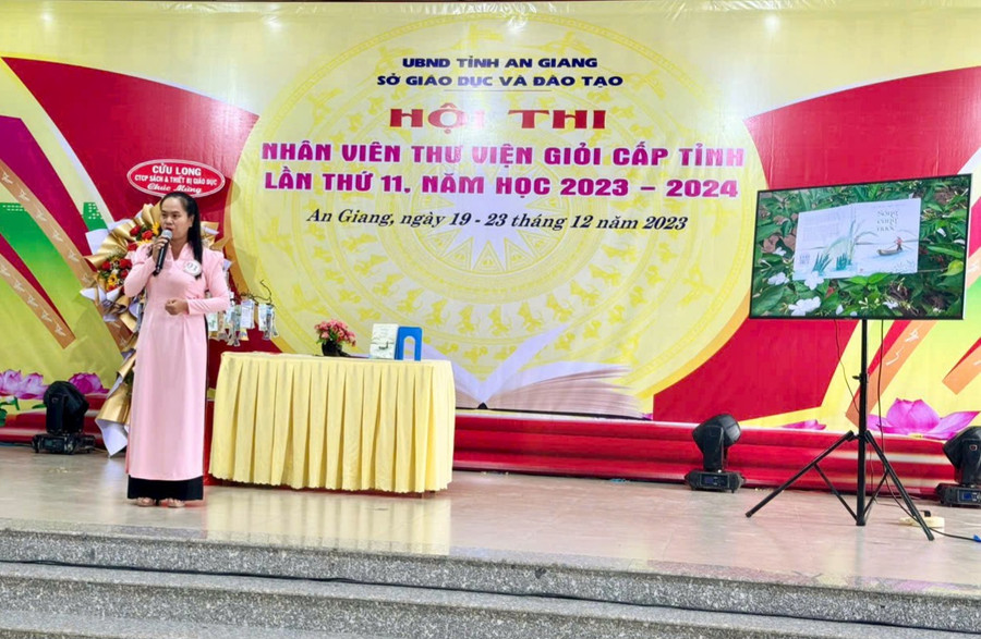 Thí sinh thể hiện phần thi thực hành. Thí sinh thể hiện phần thi thực hành.
