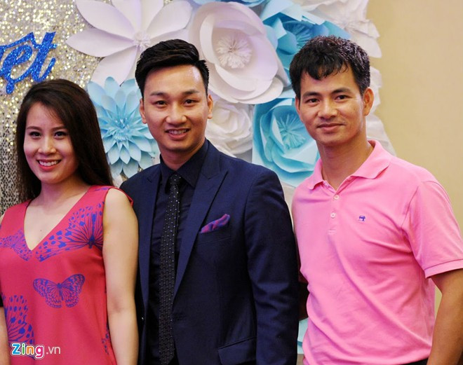 Xuân Bắc đến từ sớm phụ giúp chú rể Tự Long