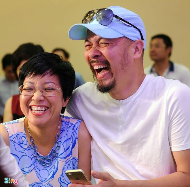 Xuân Bắc đến từ sớm phụ giúp chú rể Tự Long