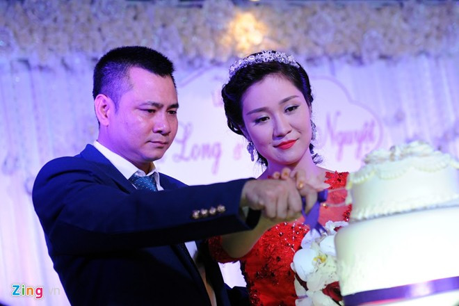 Xuân Bắc đến từ sớm phụ giúp chú rể Tự Long