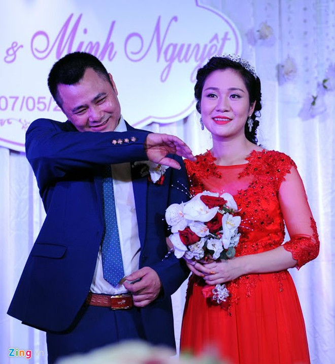 Xuân Bắc đến từ sớm phụ giúp chú rể Tự Long