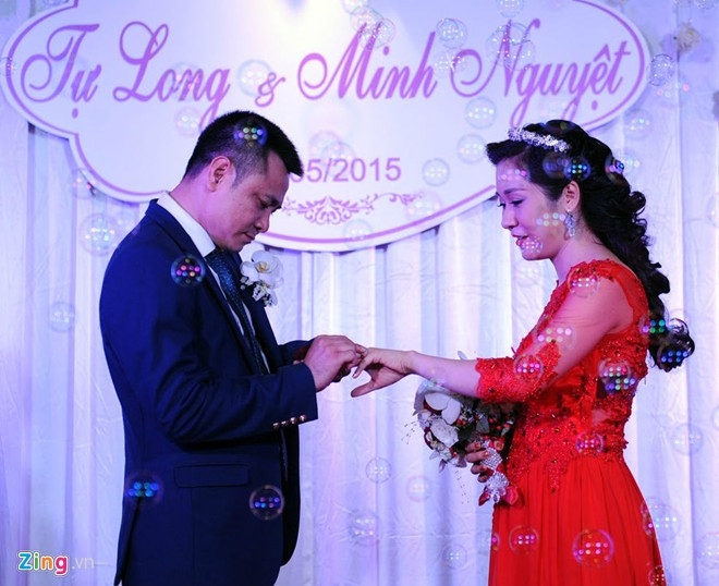 Xuân Bắc đến từ sớm phụ giúp chú rể Tự Long