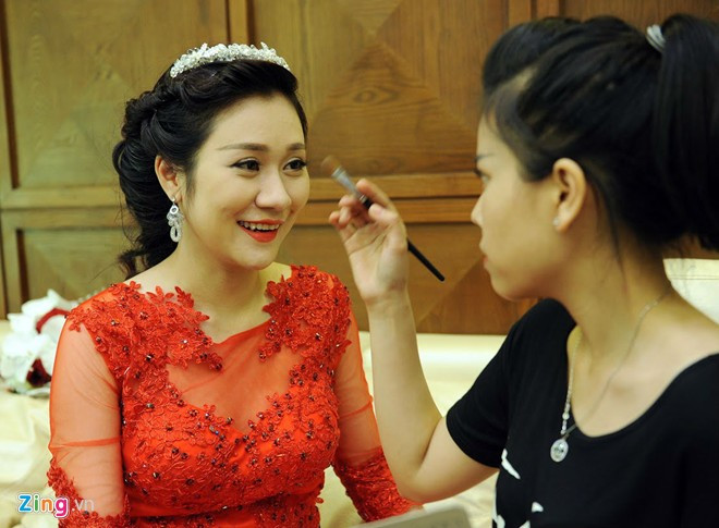 Xuân Bắc đến từ sớm phụ giúp chú rể Tự Long