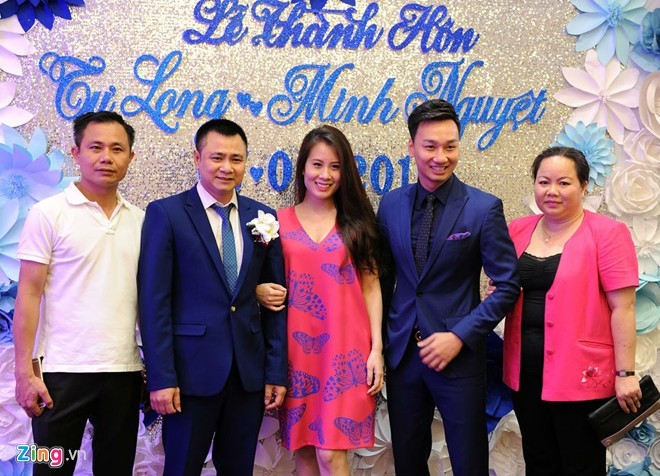 Xuân Bắc đến từ sớm phụ giúp chú rể Tự Long