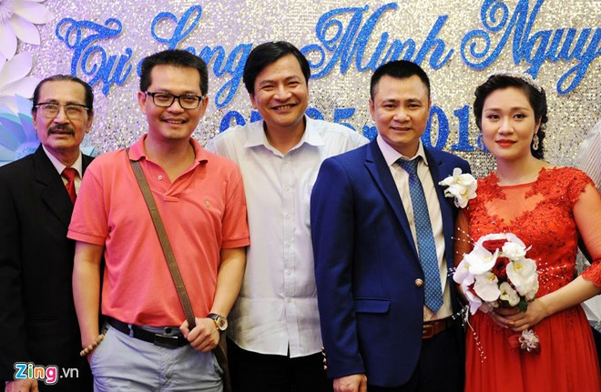 Xuân Bắc đến từ sớm phụ giúp chú rể Tự Long