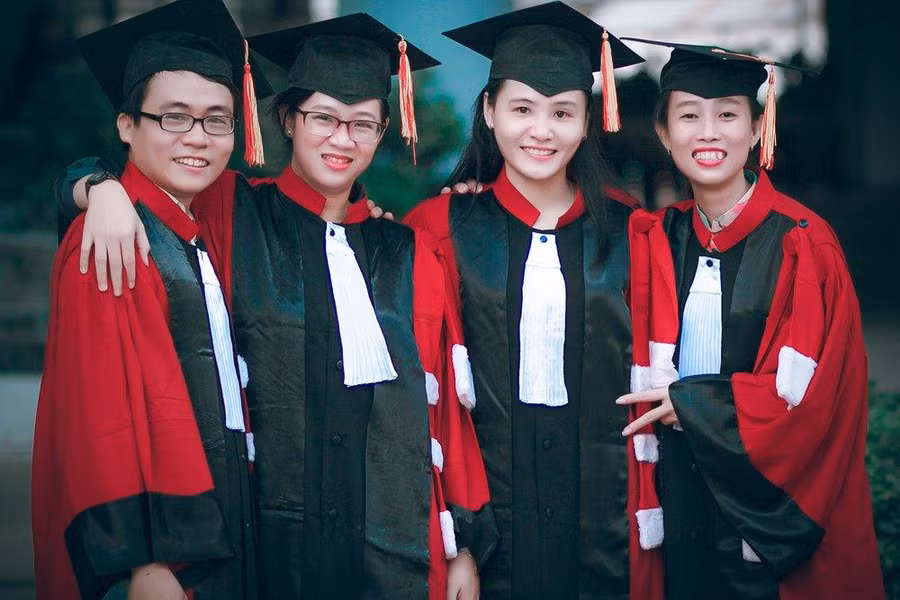 Ngay cả với bằng cấp nước ngoài, phụ nữ vẫn bị chèn ép trong tuyển dụng.