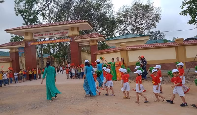 Trường Tiểu học Long Thành đón trẻ mầm non vào tham quan, làm quen.