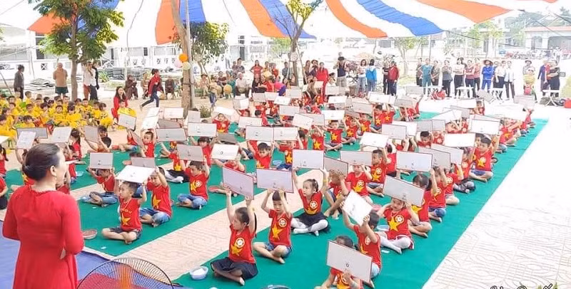 Chương trình Rung chuông vàng trang bị kiến thức, kỹ năng tiền lớp 1 cho trẻ có sự tham gia của phụ huynh.