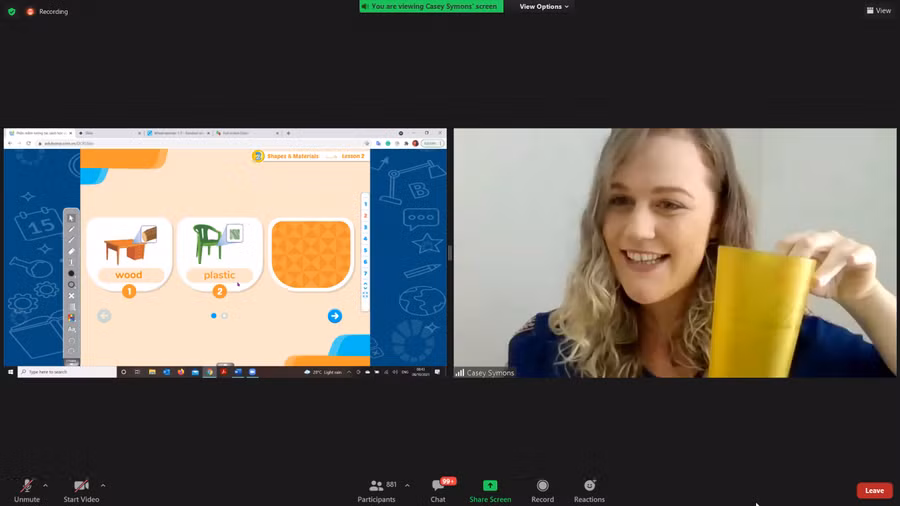 Tiết học mẫu i-Learn English for Science của côCasey Symons.