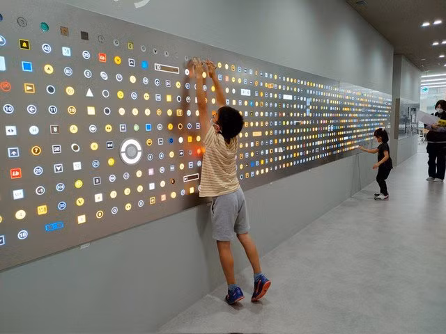 Trải nghiệm ấn tượng bấm 1.000 nút thang máy trong chuyến tham quan nhà máy sản xuất nút thang máy tại Nhật Bản.