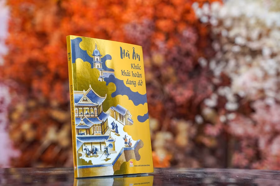 Cuốn sách Khúc khải hoàn dang dở của nhà văn Hà Ân.