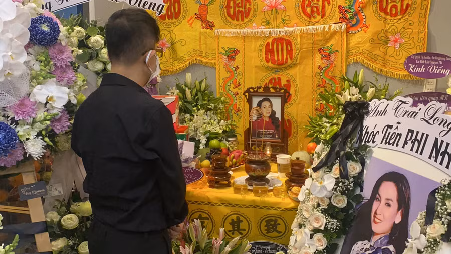 Nhiều nghệ sĩ trực tiếp tới nhà riêng để viếng cố ca sĩ Phi Nhung ảnh 3