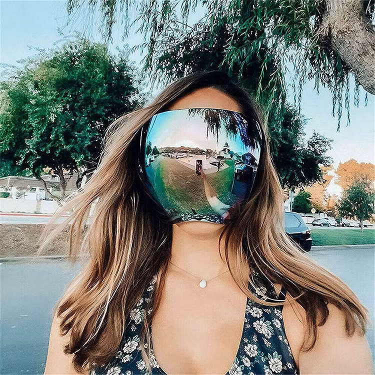 Độc lạ chiếc kính râm che... toàn mặt ảnh 2