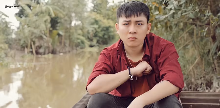 Nam ca sĩ Hoài Lâm.