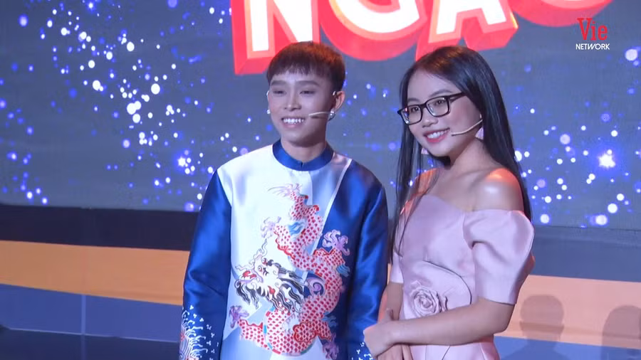 Hai ca sĩ trẻ Hồ Văn Cường và Phương Mỹ Chi.