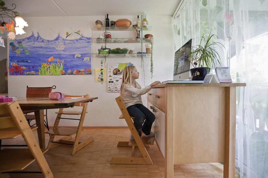 Một nữ sinh học tại nhà ở Zürich Một nữ sinh học tại nhà ở Zürich