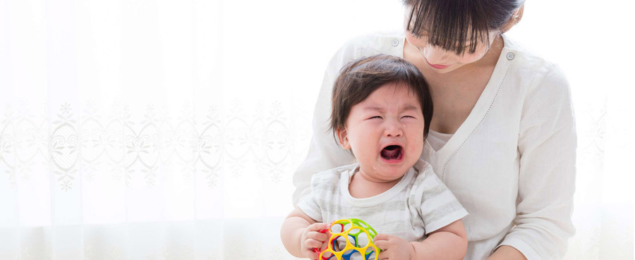 Vào những ngày trẻ bị ốm, phụ huynh nên cho con ở nhà, vận động nhẹ nhàng trong môi trường trong lành, thoáng đãng. Ảnh minh họa.