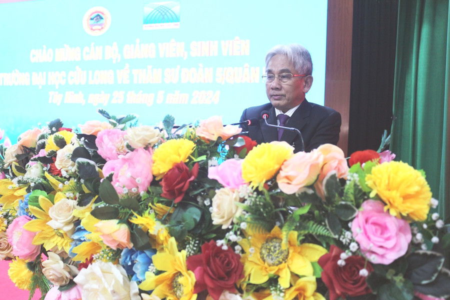 PGS.TS Lương Minh Cừ - Bí thư Đảng ủy, Hiệu trưởng Trường ĐH Cửu Long phát biểu tại buổi làm việc.