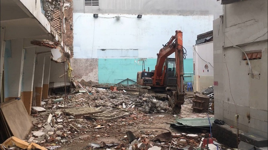 Bên trong công trình đang tháo dỡ, nơi xảy ra tai nạn lao động khiến một người tử vong