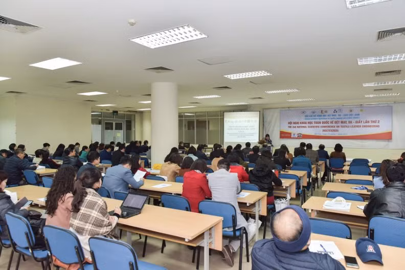 Hội nghị có sự tham gia của các cơ sở đào tạo, viện nghiên cứu, doanh nghiệp dệt may - da giầy trong cả nước.