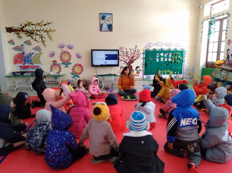 Cô trò Trường mầm non Thái Thượng (Thái Thụy, Thái Bình) trong giờ học.