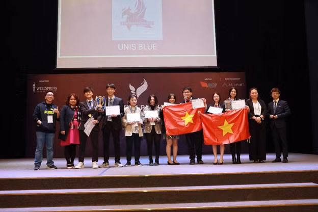 Top 4 đội xuất sắc nhất VBC 2021 - Bảng Anh.