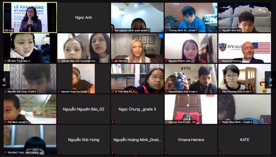 Phụ huynh và học sinh tham dự lễ khai giảng trực tuyến trên nền tảng zoom.