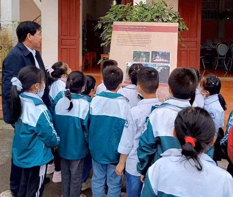 Khi nhiệt độ xuống thấp, các hoạt động dạy học ngoài trời sẽ tạm dừng và có kế hoạch dạy bù.