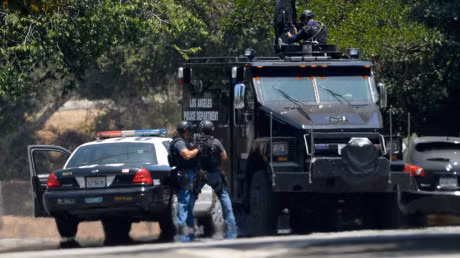 Xa sung o My, 2 canh sat thiet mang - Anh 1