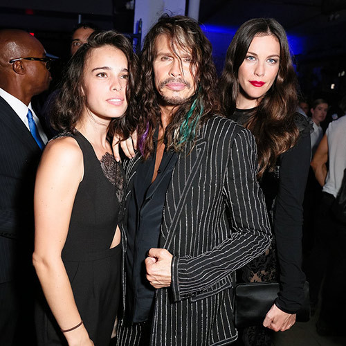 Chị em Kim “siêu vòng 3” thi nhau diện đồ mỏng tang ảnh 6 Chị em Kim “siêu vòng 3” thi nhau diện đồ mỏng tang ảnh 6