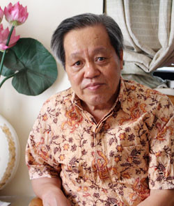 PGS.TS Ngô Văn Doanh, chuyên gia nghiên cứu tháp Chăm và là cố vấn cho nhiều dự án trùng tu di tích này. Ảnh: Quỳnh Trang. TS-Ngo-Van-Doanh-Thap-cham.jpg