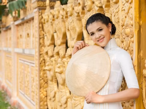 Chân dung Á hậu ở Trà Vinh khiến Ngọc Trinh phải lép vế - Ảnh 1