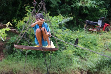 Rùng mình cáp treo tự chế của người dân suối Đôi ảnh 1