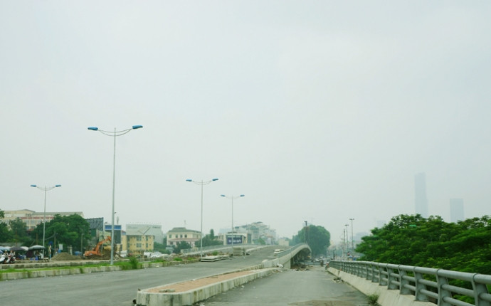 Theo dự kiến, việc thông xe kỹ thuật sẽ được tiến hành vào Tết Âm lịch năm nay. Trong ảnh: Cầu vượt nút giao Cầu Giấy đã được hoàn thiện. vanh-dai-nhat-tan-cau-giay13