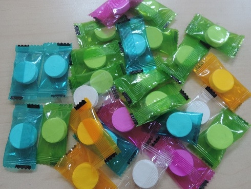 Sự thực viên nén mặt nạ trắng da gây sốt: Chỉ là mặt nạ giấy - Ảnh 2 Sự thực viên nén mặt nạ trắng da gây sốt: Chỉ là mặt nạ giấy - Ảnh 2