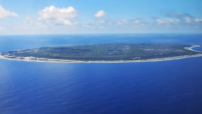 Nauru: Nước cộng hòa nhỏ nhất thế giới này hầu như không dành cho khách du lịch. Mỗi tuần chỉ có duy nhất một chuyến bay đến Nauru từ Australia. Trên cả thế giới chỉ có khoảng 9 cơ quan sứ quán, lãnh sự của Nauru, vì vậy xin visa là điều gần như không tưởng. Ảnh: Daily Telegraph.