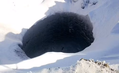 Miệng hố bí ẩn thứ ba ở Siberia