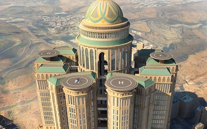 Ả Rập Saudi: Vương quốc sa mạc này là một đất nước giàu có, nhưng lại khá “chảnh” với người phương Tây. Xin visa du lịch đối với người không theo đạo Hồi là điều tương đối khó khăn. Nếu bạn có dấu thị thực Israel trong hộ chiếu, bạn có thể sẽ bị từ chối ngay lập tức. Các cặp đôi chưa kết hôn phải đi du lịch theo nhóm, phụ nữ phải đi cùng họ hàng là nam giới, nếu đi một mình thì phải có họ hàng hoặc người bảo trợ là nam giới ở đó. Ở quá hạn thị thực sẽ bị phạt tới 3.000 USD.