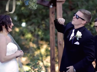 Clip độc đáo: Chú rể “đồng ý” lấy vợ bằng 1 bản mash up những bài tình ca tuyệt hay