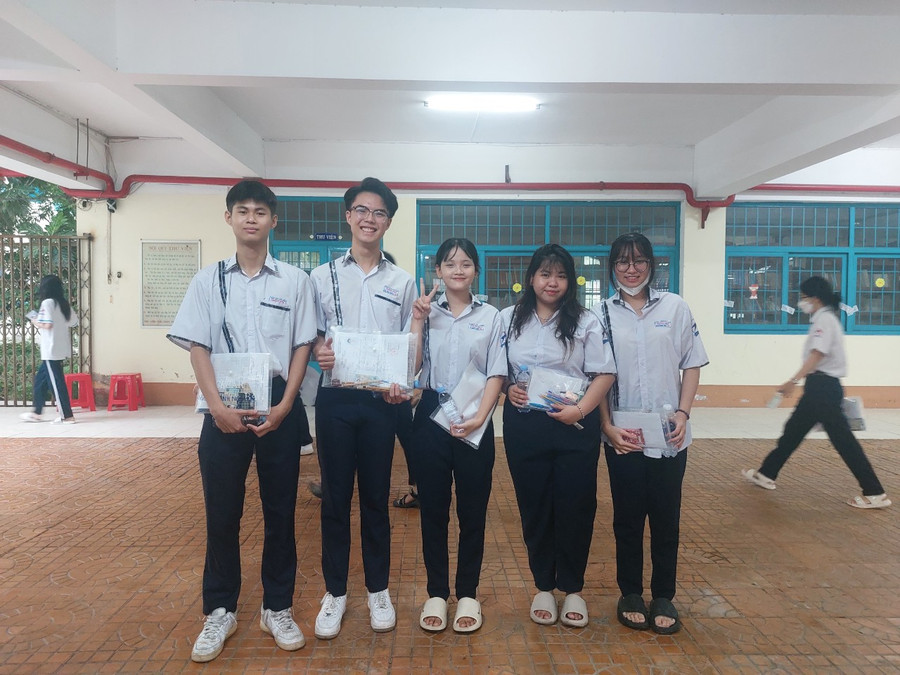 Thí sinh Sóc Trăng tự tin trước giờ thi.