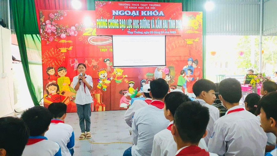 Ngoại khóa phòng chống bạo lực học đường và xâm hại tình dục tại Trường THCS Thụy Trường. Ảnh: NTCC