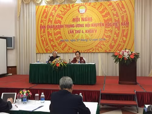 GS.TS Nguyễn Thị Doan và GS.TS Phạm Tất Dong chủ trì Hội nghị